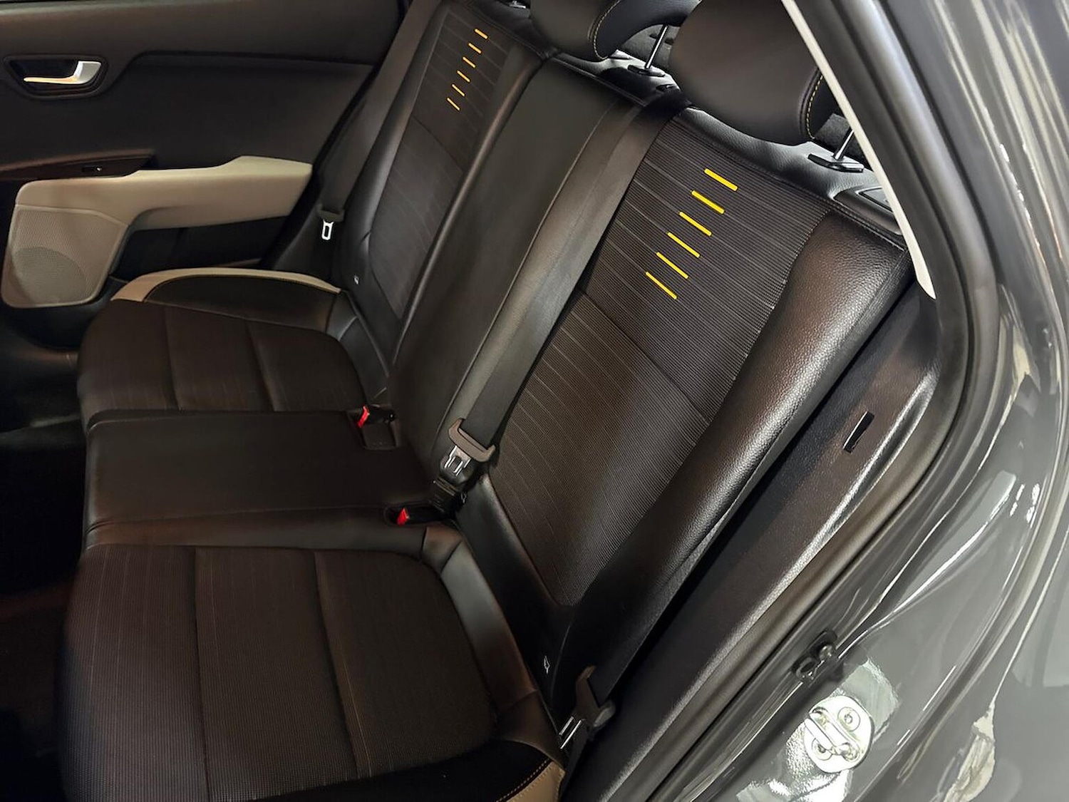 Used Kia Stonic 2023 for sale - 77872169: Photo 16