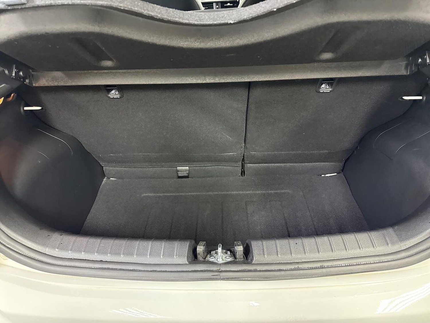 Used Kia Picanto 2023 for sale - 77973935: Photo 17