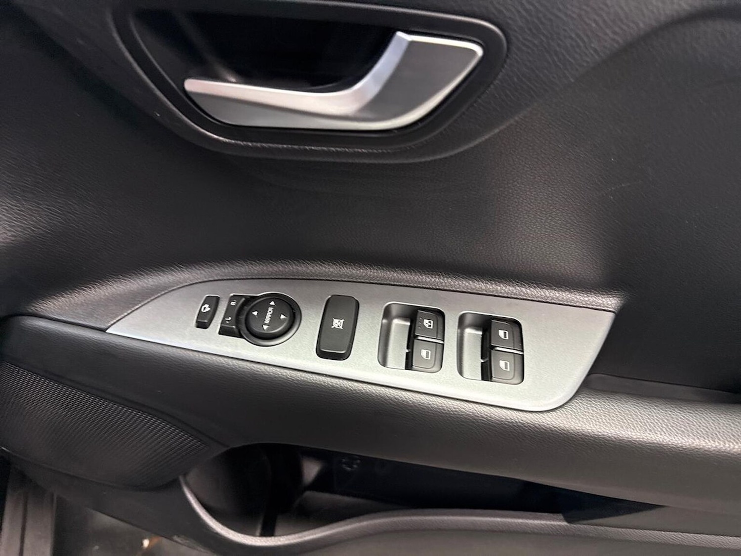 Used Kia Stonic 2021 for sale - 76383356: Photo 21