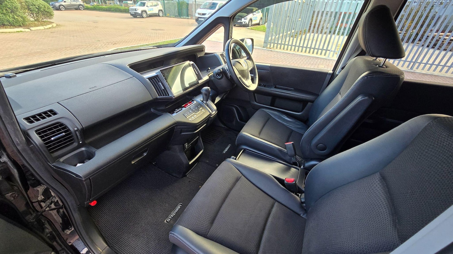 Used Honda Stepwagon 2025 for sale - 77131933: Photo 24