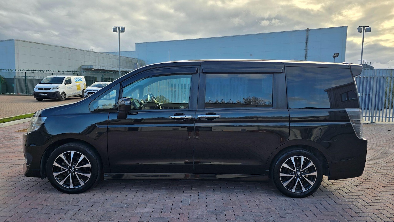 Used Honda Stepwagon 2025 for sale - 77131933: Photo 4