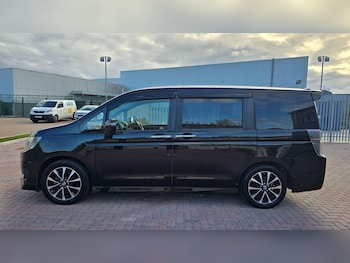Used Honda Stepwagon 2013 for sale - 77131933: Photo