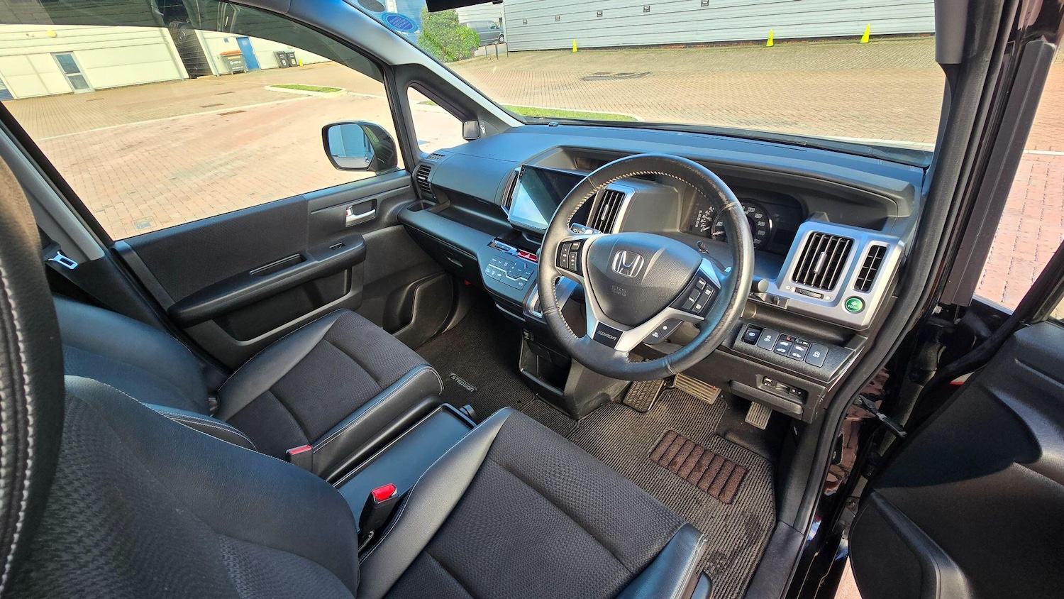 Used Honda Stepwagon 2025 for sale - 77131933: Photo 8
