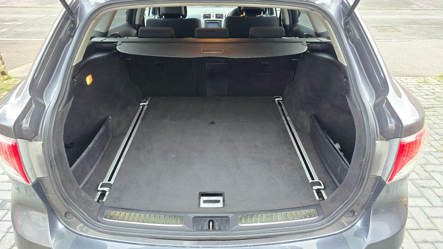 Used Toyota Avensis 2010 for sale - 77230140: Photo 19