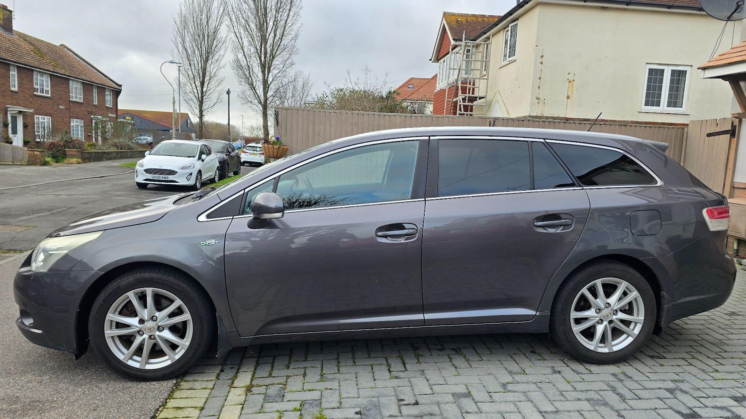 Used Toyota Avensis 2010 for sale - 77230140: Photo 5