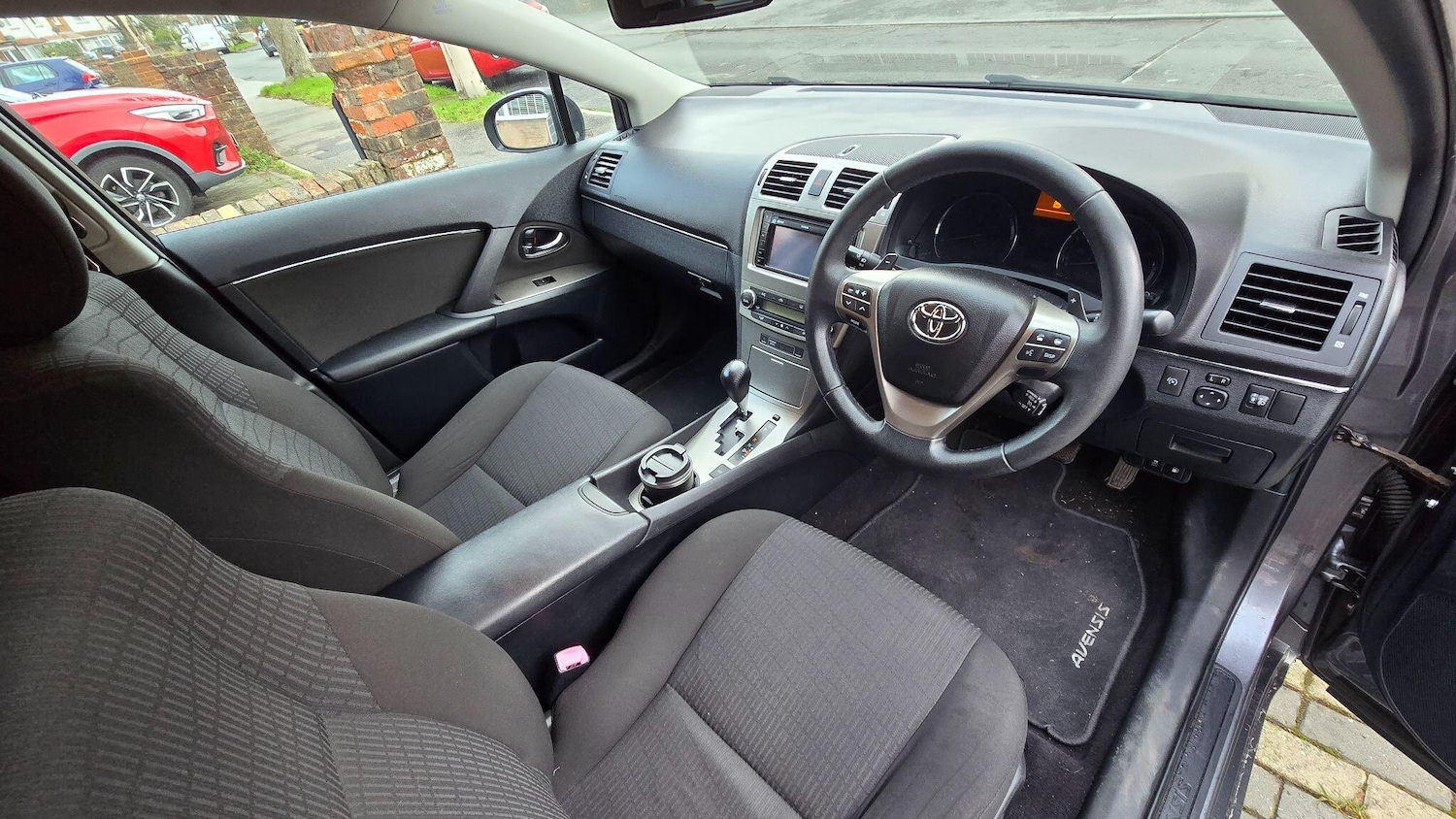 Used Toyota Avensis 2010 for sale - 77230140: Photo 9