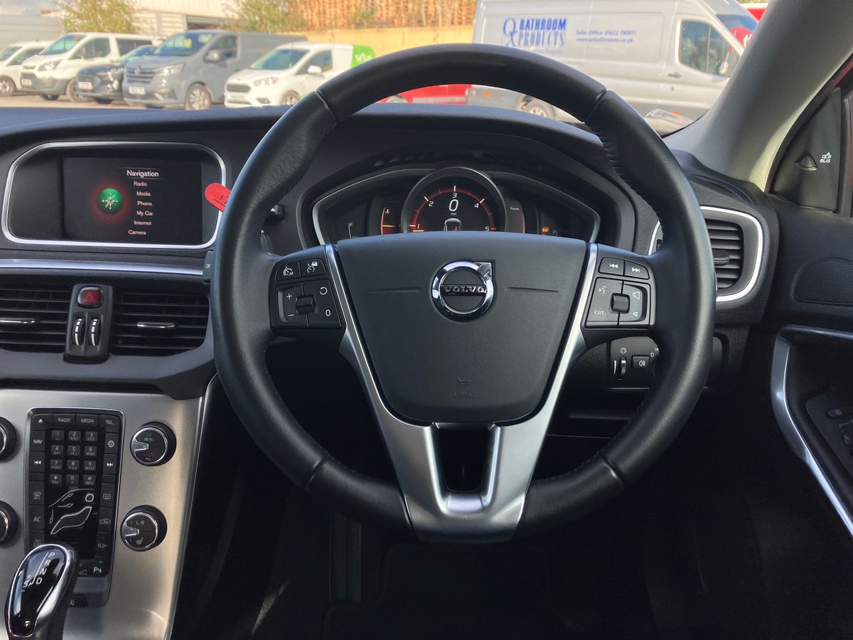 Used Volvo V40 2019 for sale - 76351860: Photo 15
