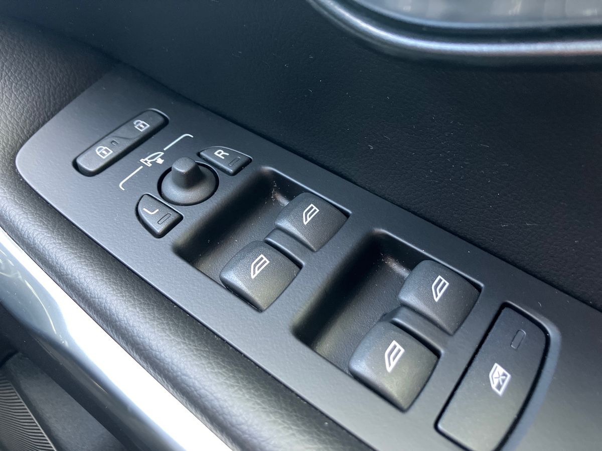 Used Volvo V40 2019 for sale - 76351860: Photo 18