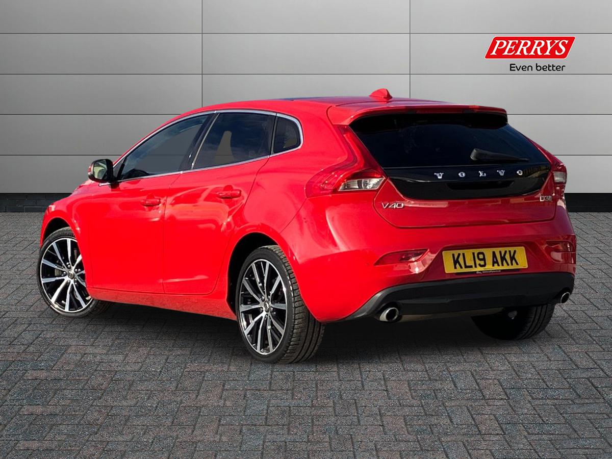 Used Volvo V40 2019 for sale - 76351860: Photo 2
