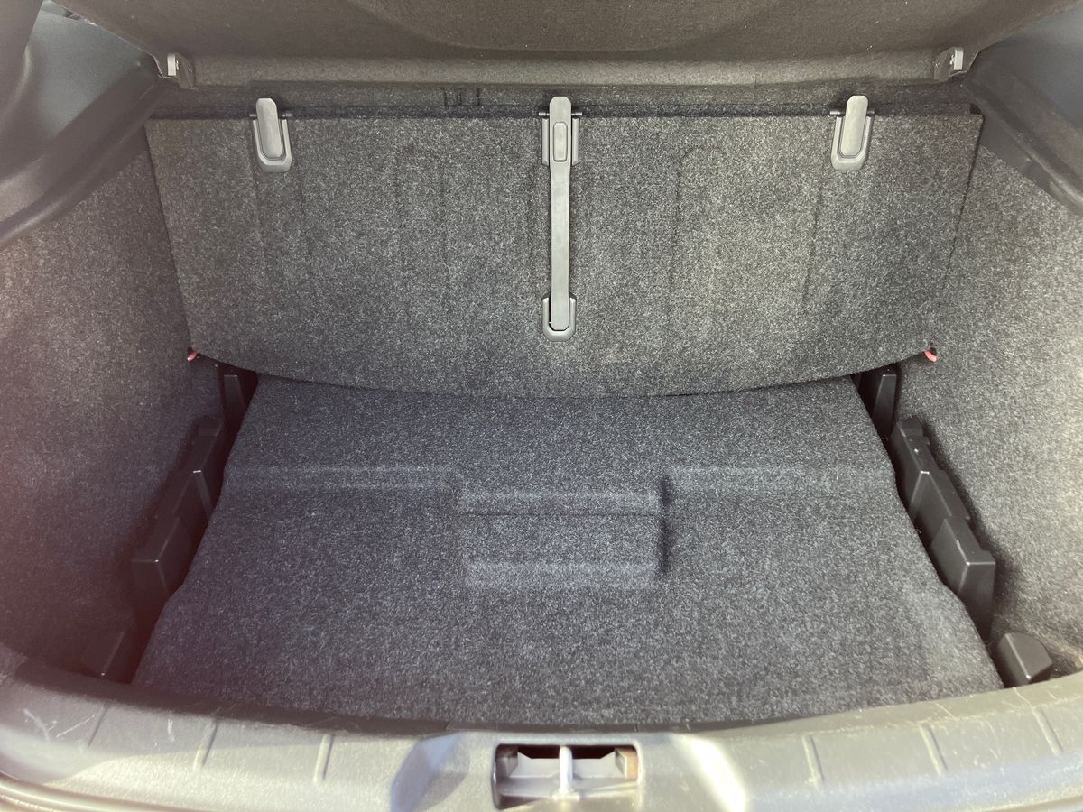 Used Volvo V40 2019 for sale - 76351860: Photo 21