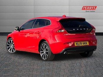 Used Volvo V40 2019 for sale - 76351860: Photo