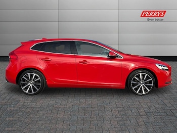 Used Volvo V40 2019 for sale - 76351860: Photo
