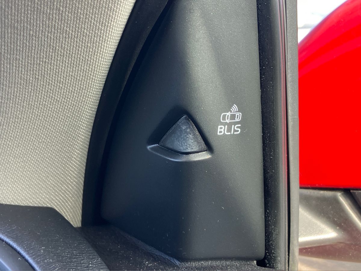 Used Volvo V40 2019 for sale - 76351860: Photo 41