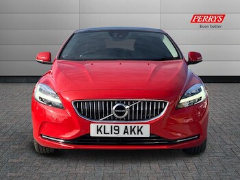 Used Volvo V40 2019 for sale - 76351860: Photo
