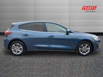 Used Ford Focus 2022 for sale - 76142260: Photo 3