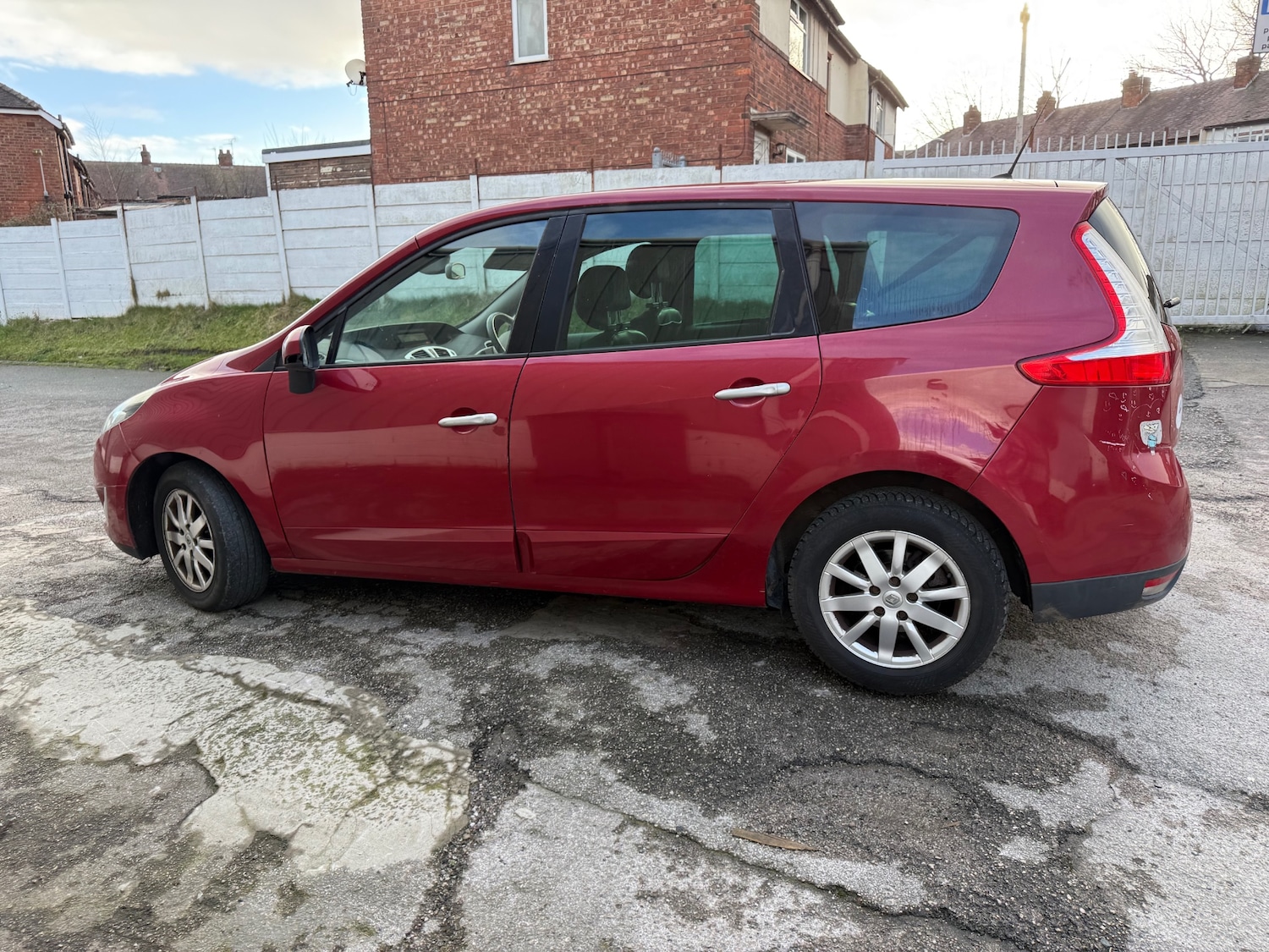 Used Renault Grand Scenic 2010 for sale - 77573162: Photo 3