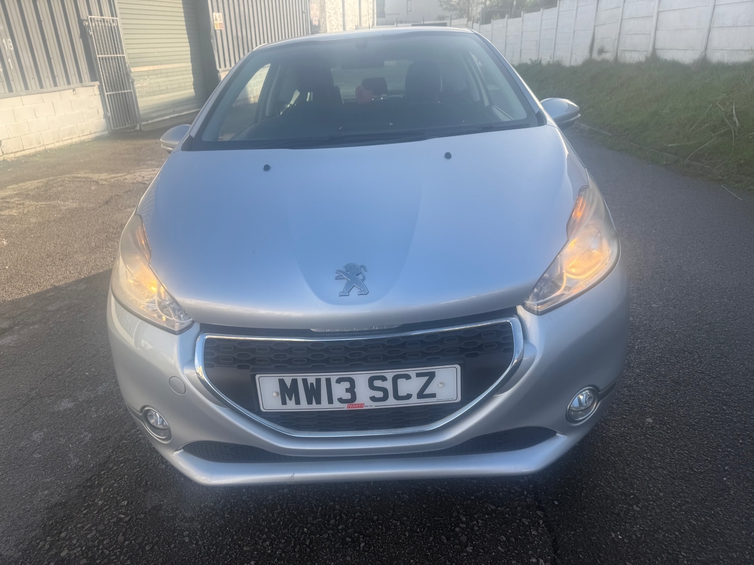 Used Peugeot 208 2013 for sale - 76566373: Photo 2