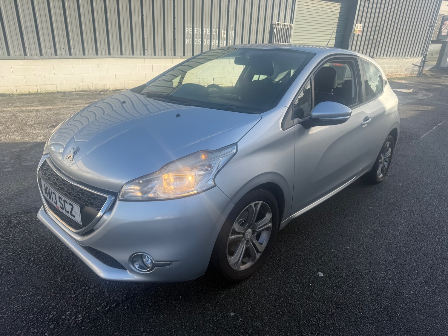 Used Peugeot 208 2013 for sale - 76566373: Photo 3