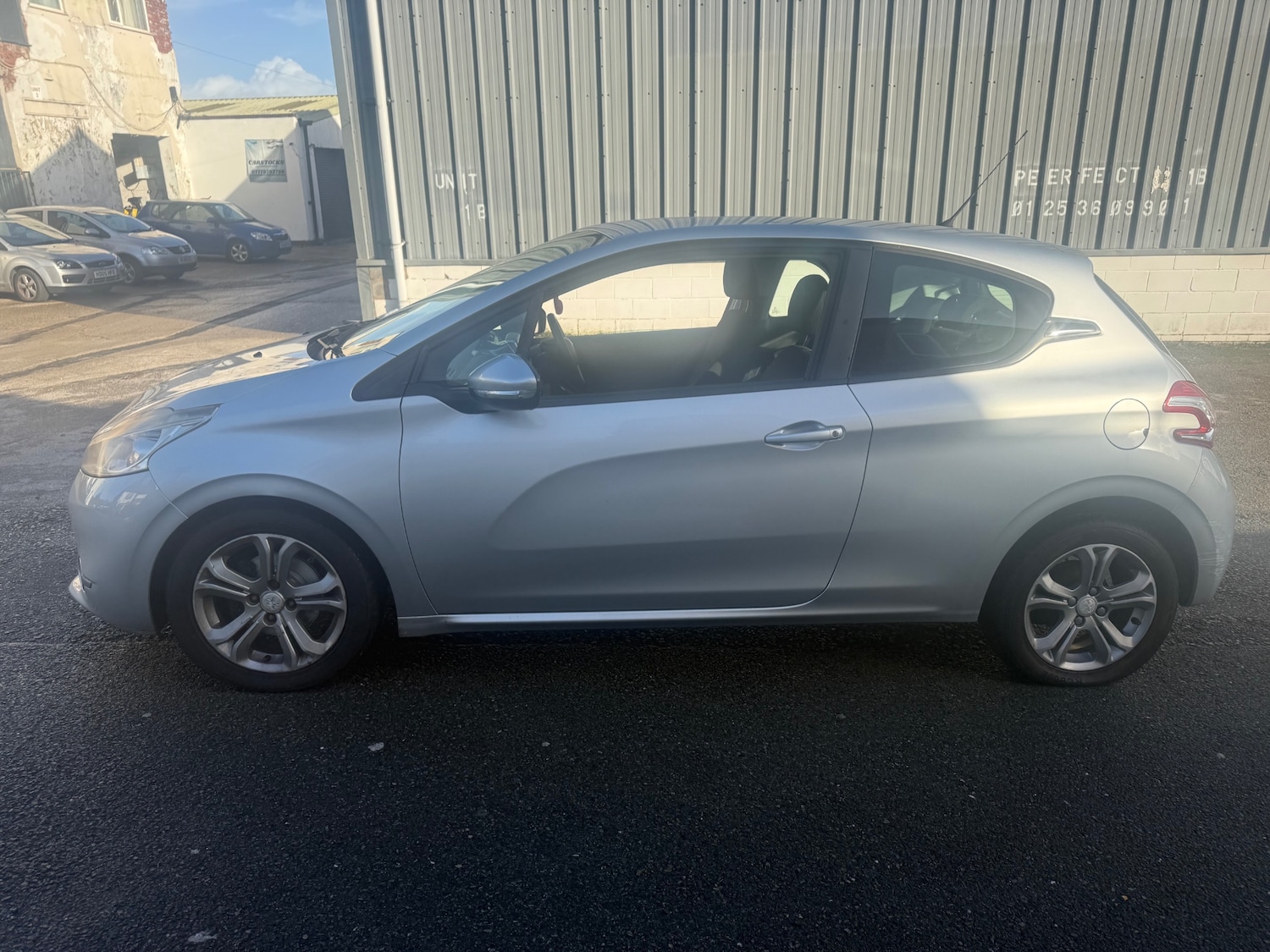 Used Peugeot 208 2013 for sale - 76566373: Photo 4