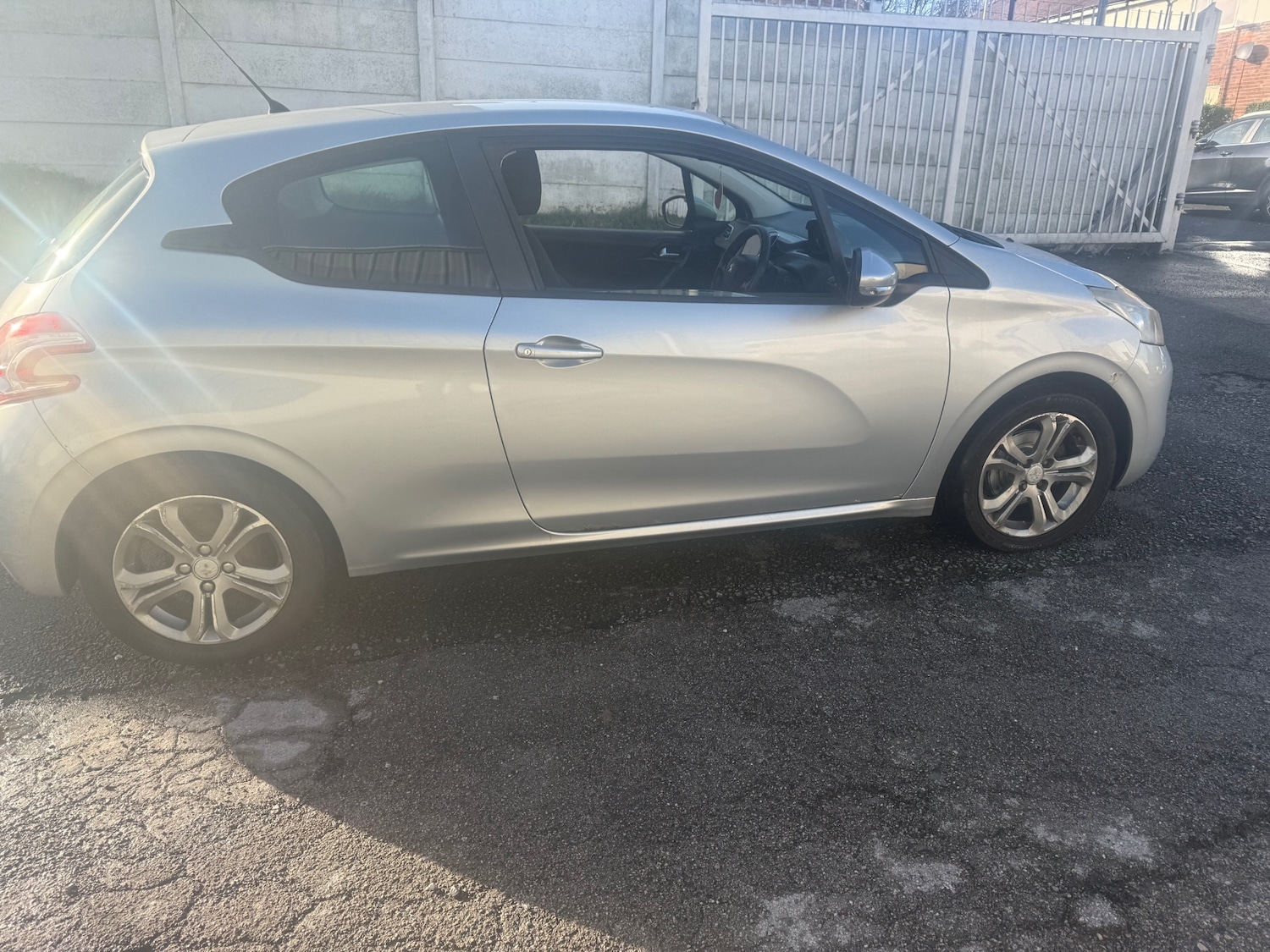 Used Peugeot 208 2013 for sale - 76566373: Photo 8