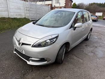 2013 (13) - 1.5 dCi Dynamique TomTom 5dr EDC