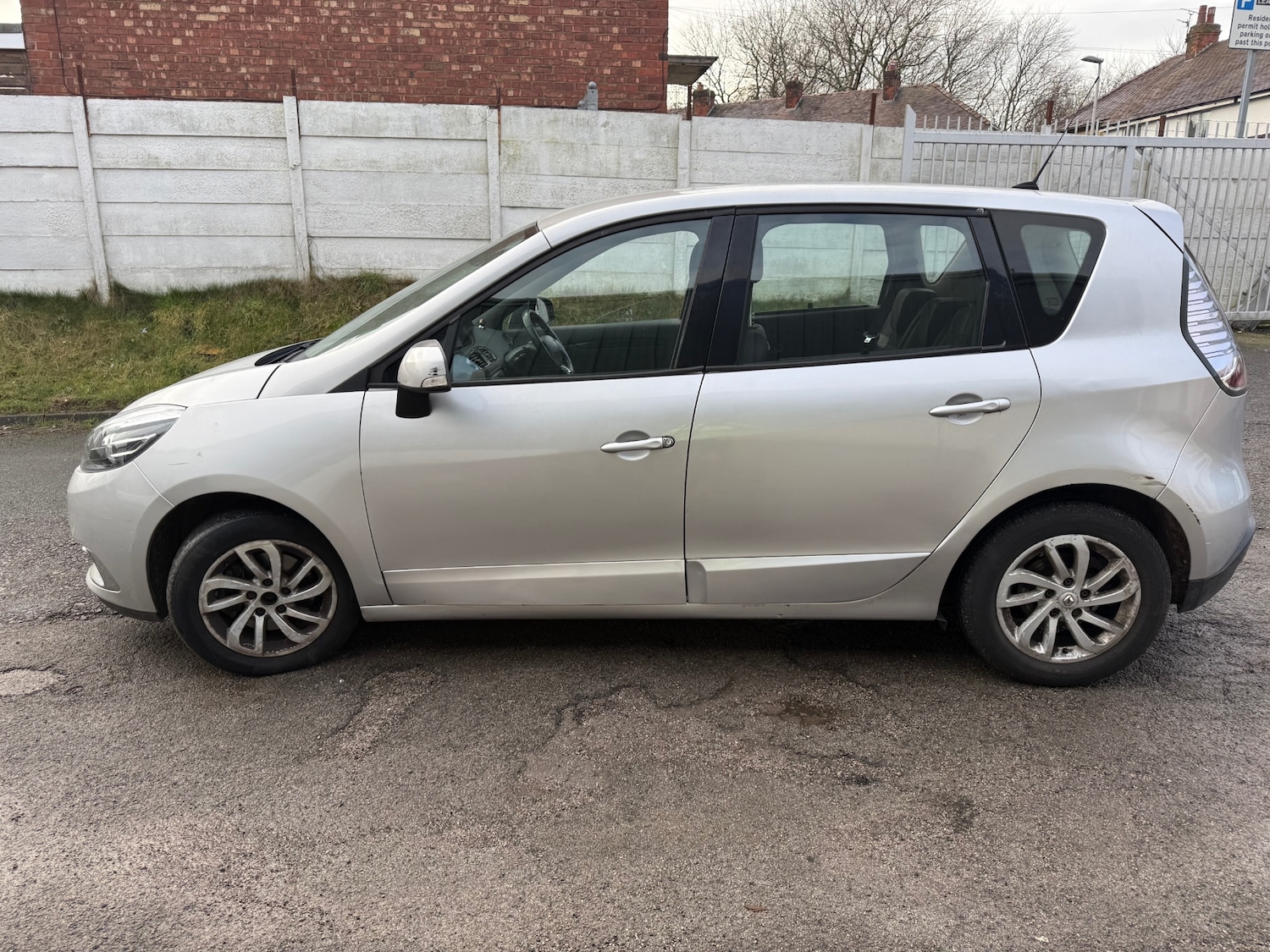 Used Renault Scenic 2013 for sale - 77115952: Photo 2