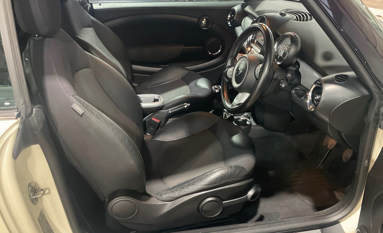 Used MINI Convertible 2009 for sale - 77482699: Photo 10