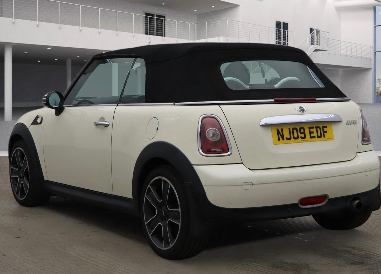 Used MINI Convertible 2009 for sale - 77482699: Photo 4