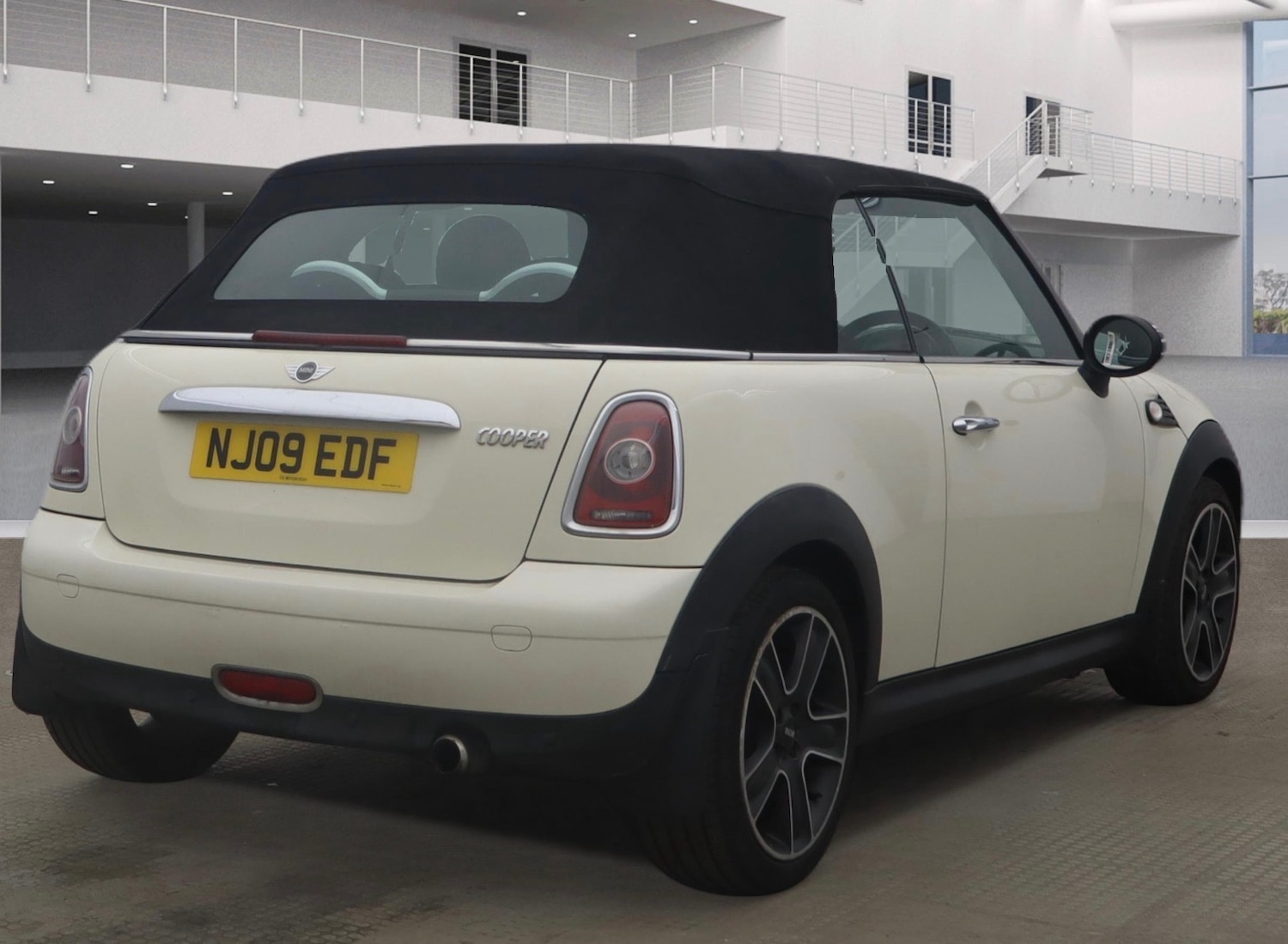Used MINI Convertible 2009 for sale - 77482699: Photo 5