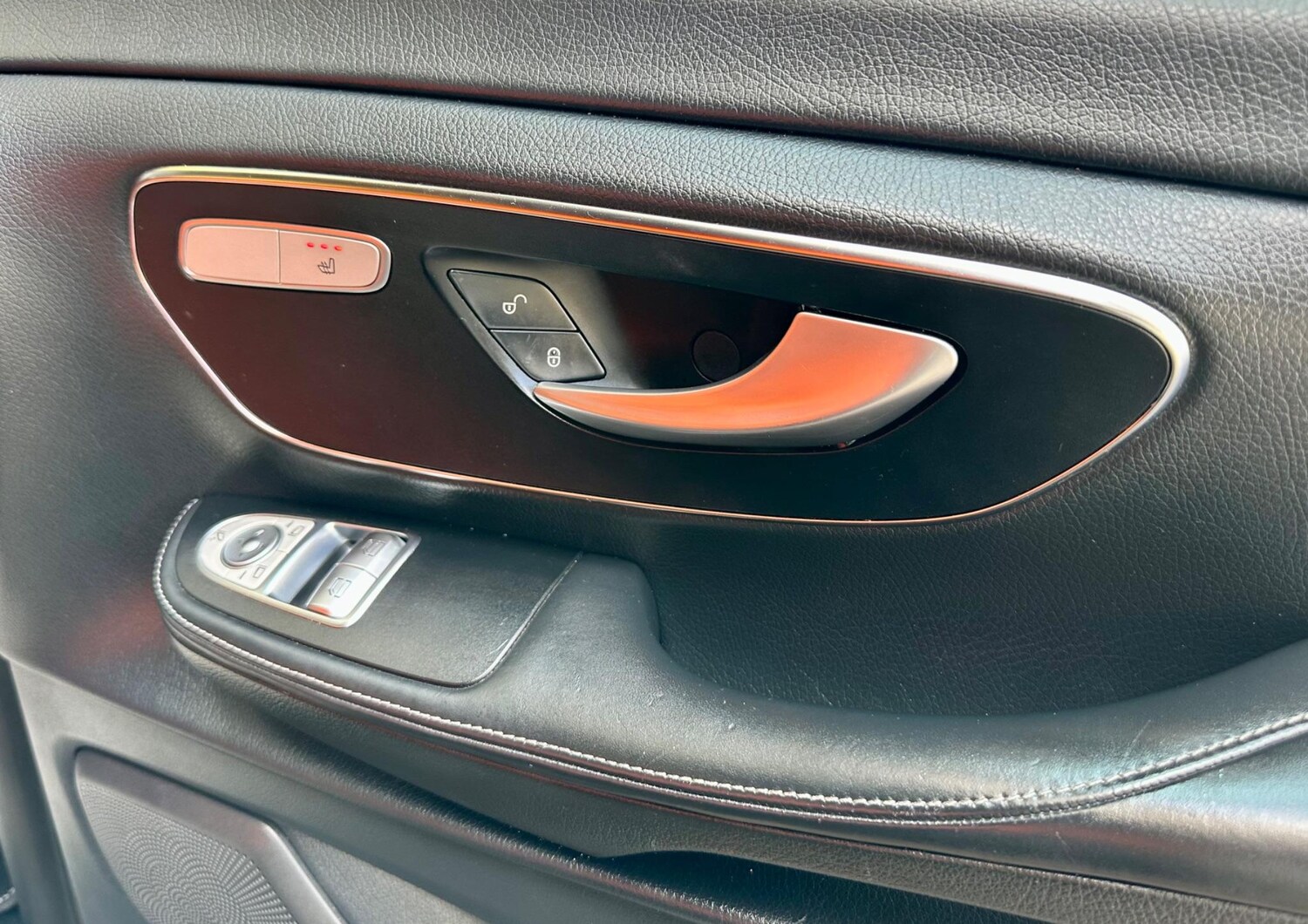 Used Mercedes-Benz V-Class 2017 for sale - 76123105: Photo 40