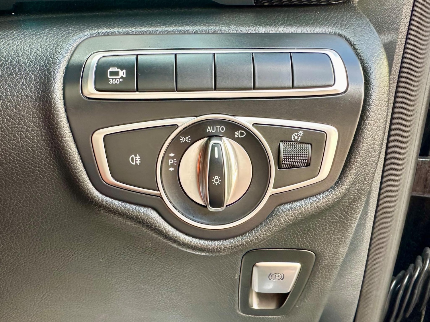 Used Mercedes-Benz V-Class 2017 for sale - 76990426: Photo 39