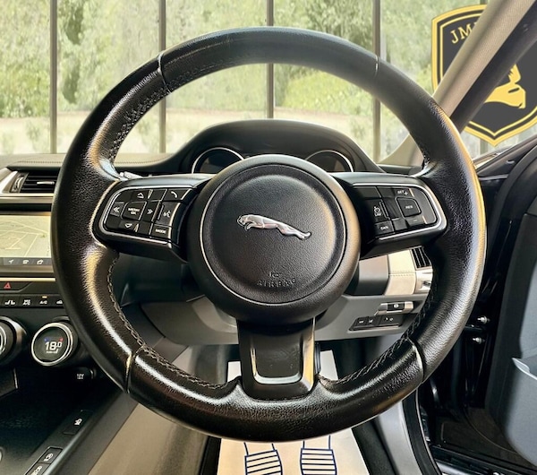 Used Jaguar E-Pace 2018 for sale - 76227193: Photo 14