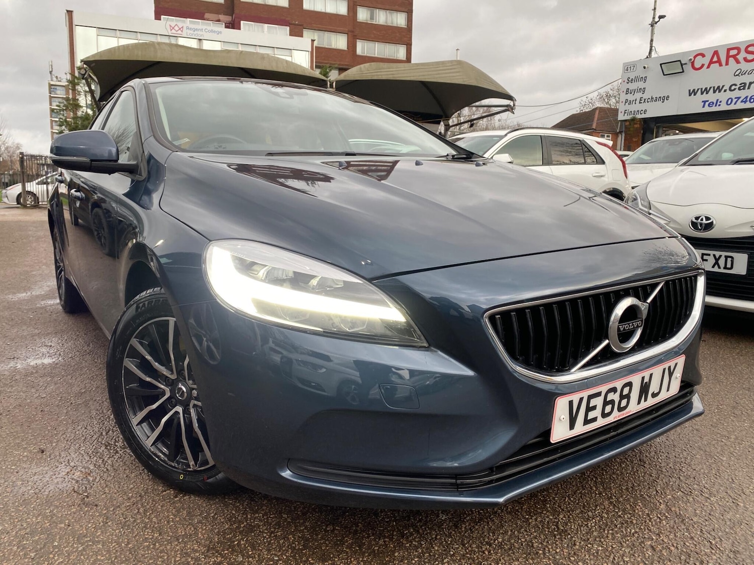 Used Volvo V40 2018 for sale - 77142927: Photo 1