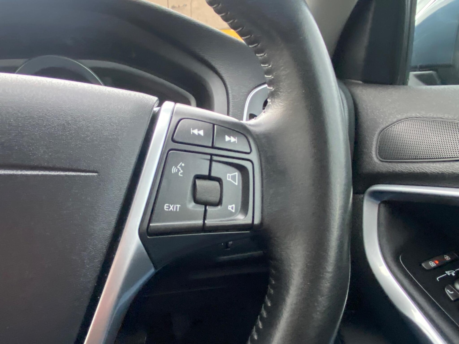 Used Volvo V40 2018 for sale - 77142927: Photo 27