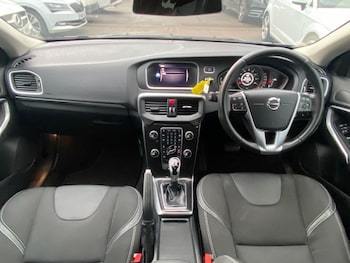 Used Volvo V40 2018 for sale - 77142927: Photo