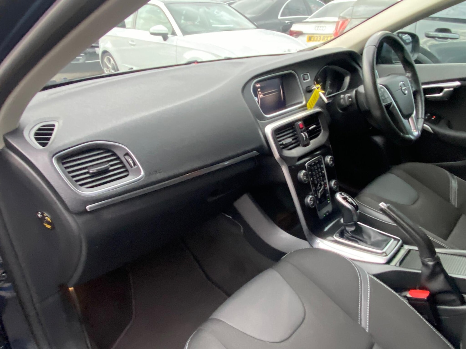 Used Volvo V40 2018 for sale - 77142927: Photo 35