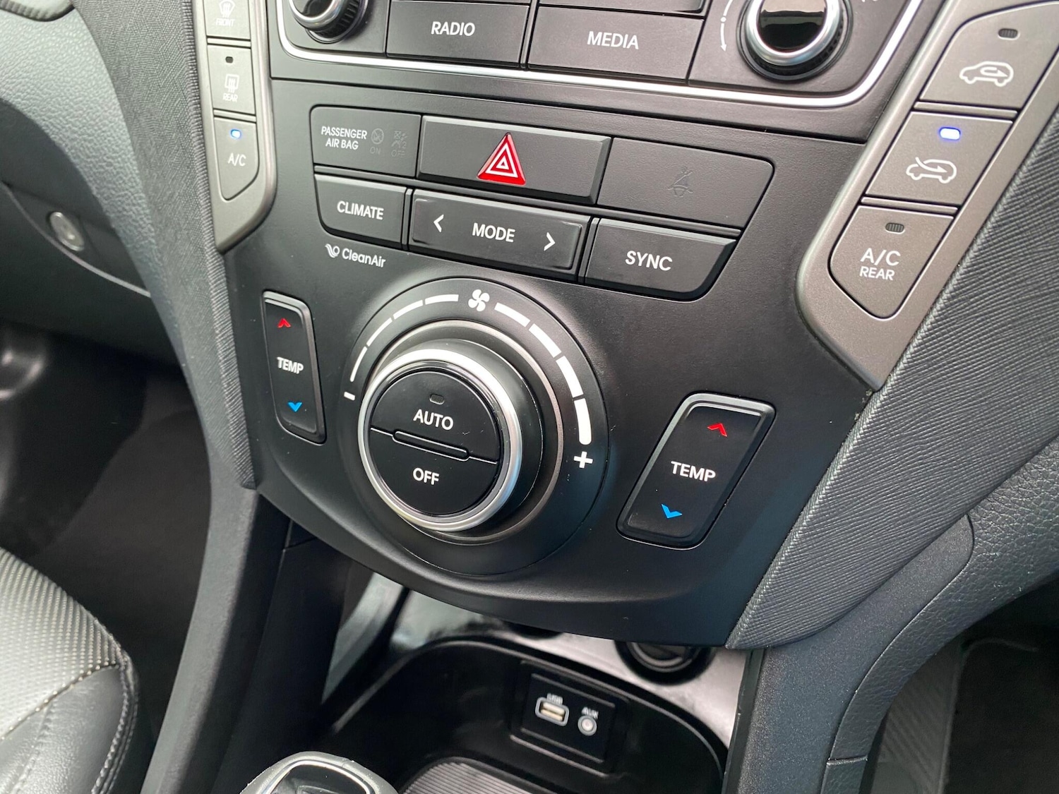 Used Hyundai Santa Fe 2016 for sale - 76270896: Photo 26