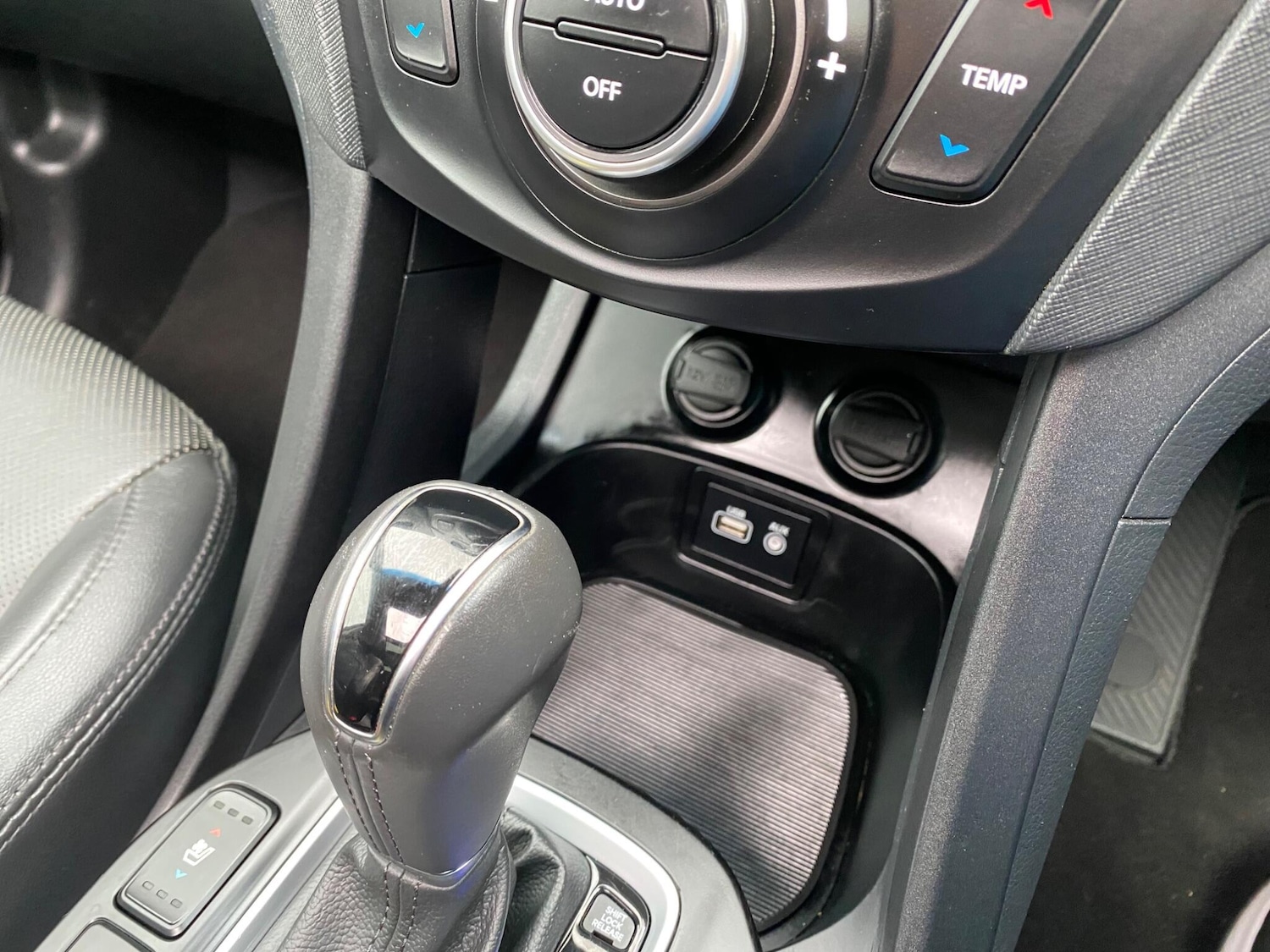 Used Hyundai Santa Fe 2016 for sale - 76270896: Photo 27