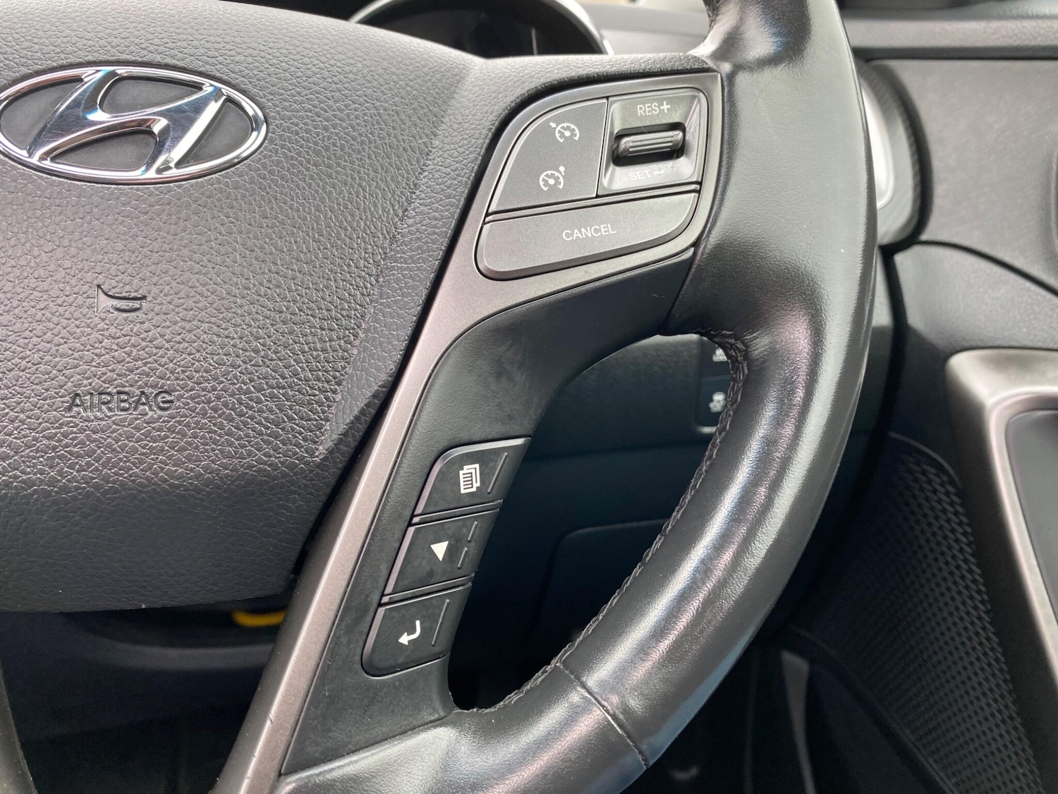 Used Hyundai Santa Fe 2016 for sale - 76270896: Photo 32