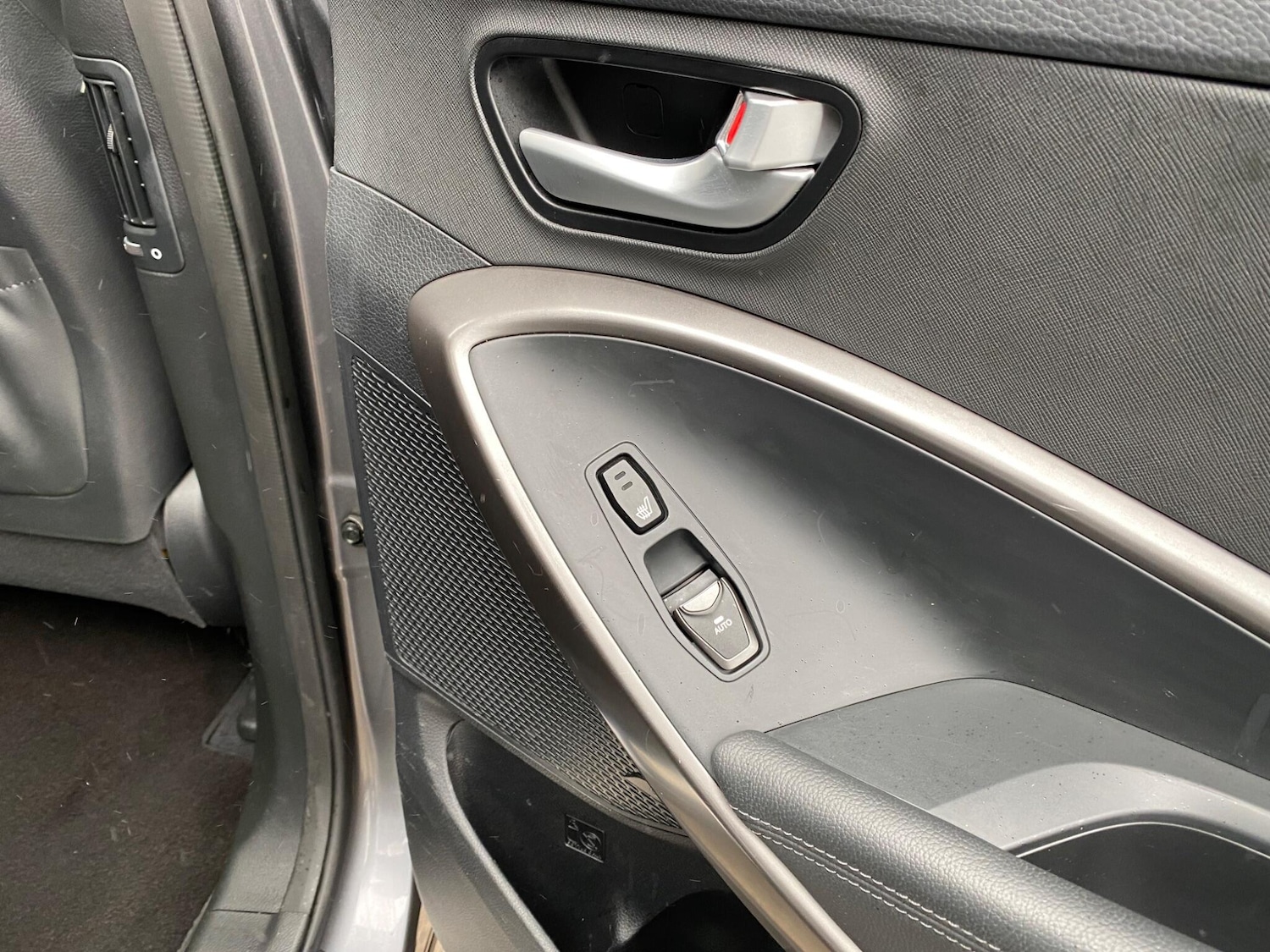 Used Hyundai Santa Fe 2016 for sale - 76270896: Photo 36