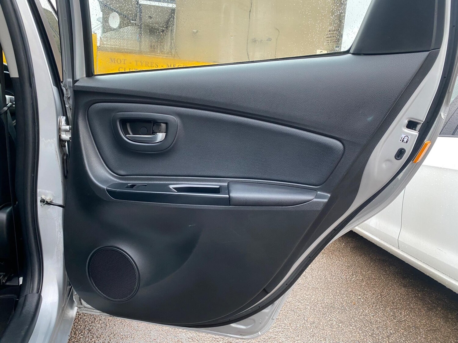 Used Toyota Yaris for sale - 77722919: Photo 27