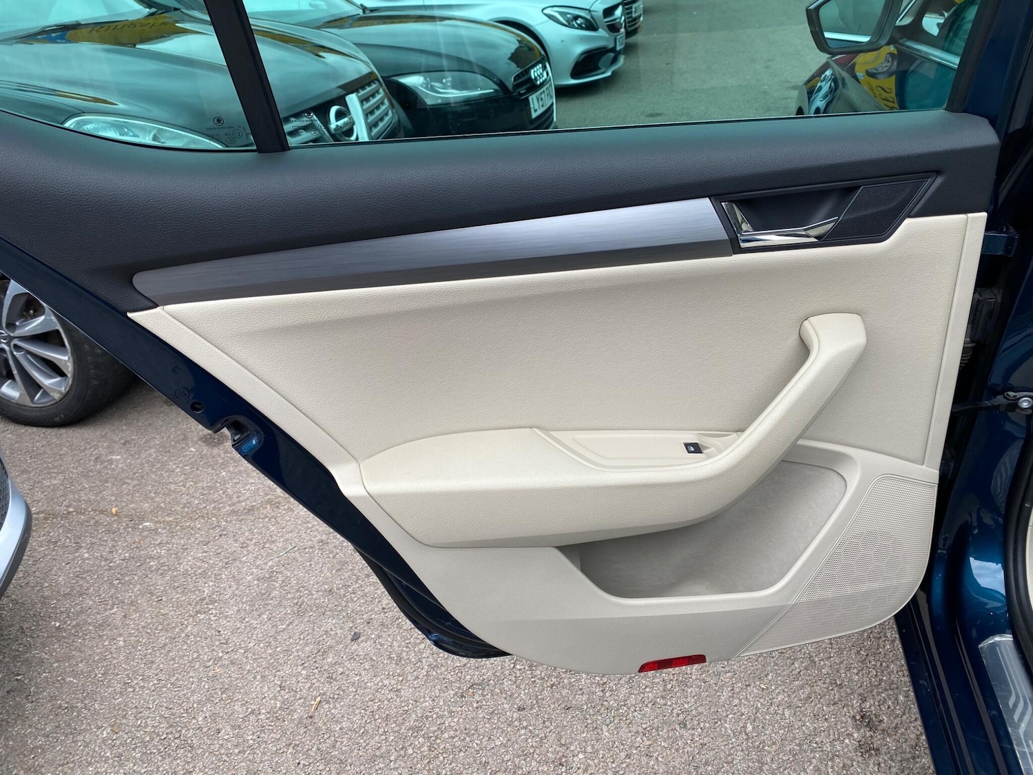 Used Skoda Superb 2017 for sale - 75634205: Photo 39