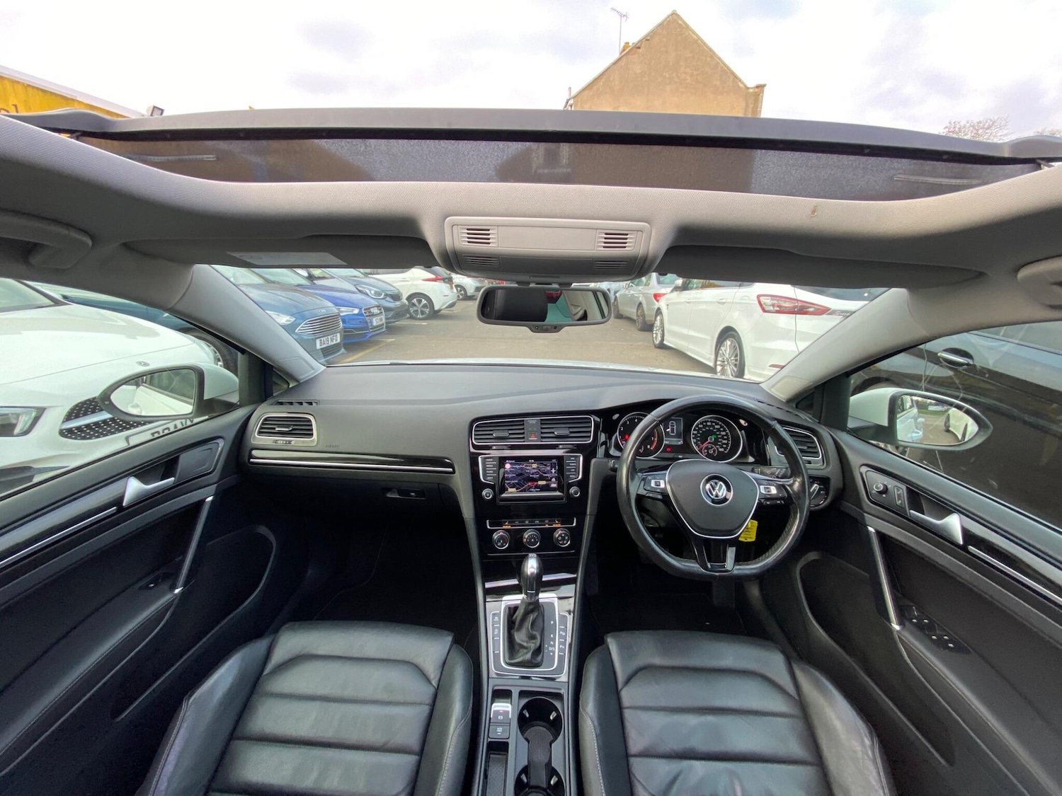 Used Volkswagen Golf 2013 for sale - 76633229: Photo 2