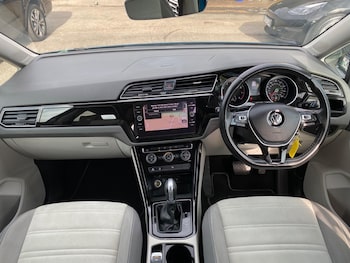 Used Volkswagen Touran 2017 for sale - 78689598: Photo