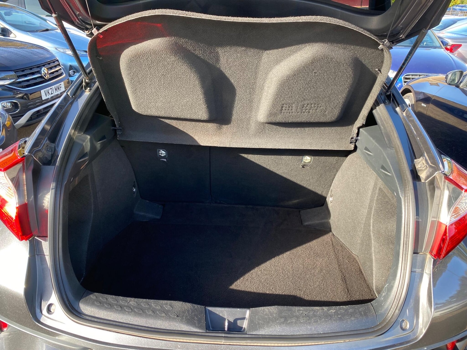 Used Toyota C-HR 2018 for sale - 76398454: Photo 32