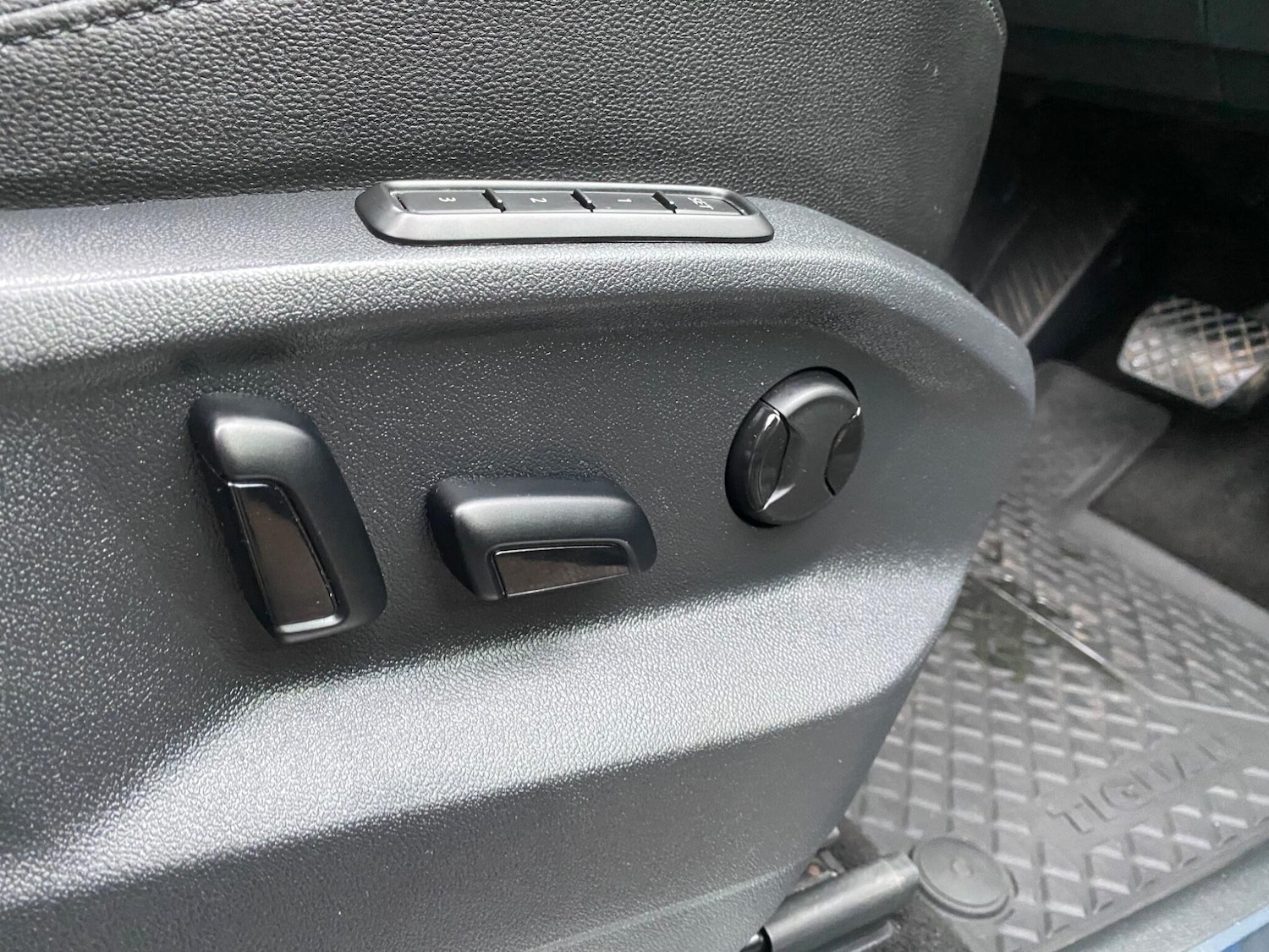 Used Volkswagen Tiguan 2016 for sale - 77425074: Photo 32