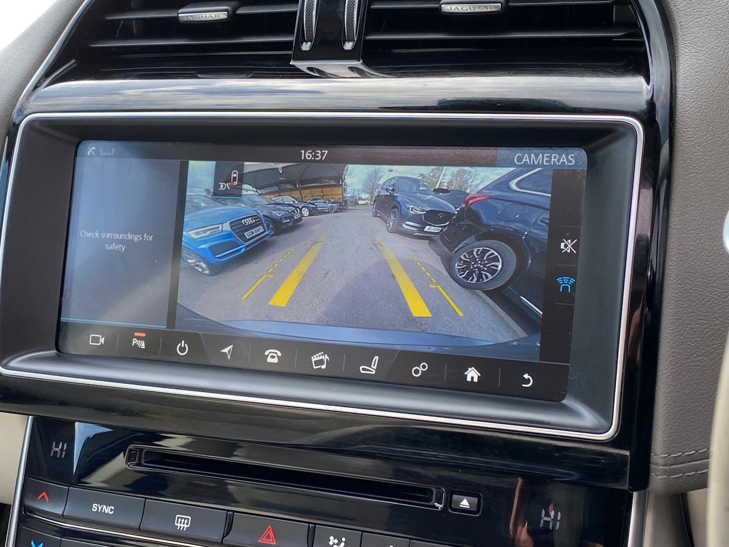 Used Jaguar XE 2017 for sale - 78141587: Photo 14