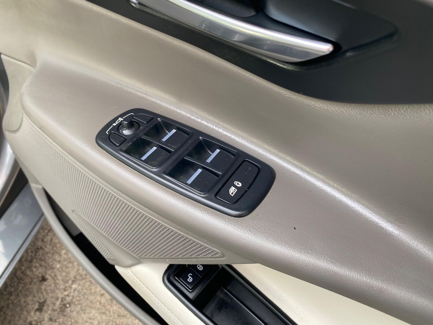 Used Jaguar XE 2017 for sale - 78141587: Photo 19