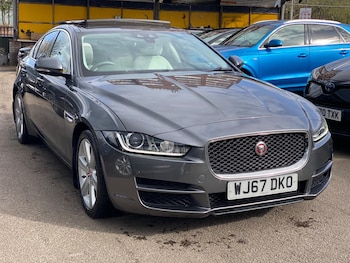 Used Jaguar XE 2017 for sale - 78141587: Photo