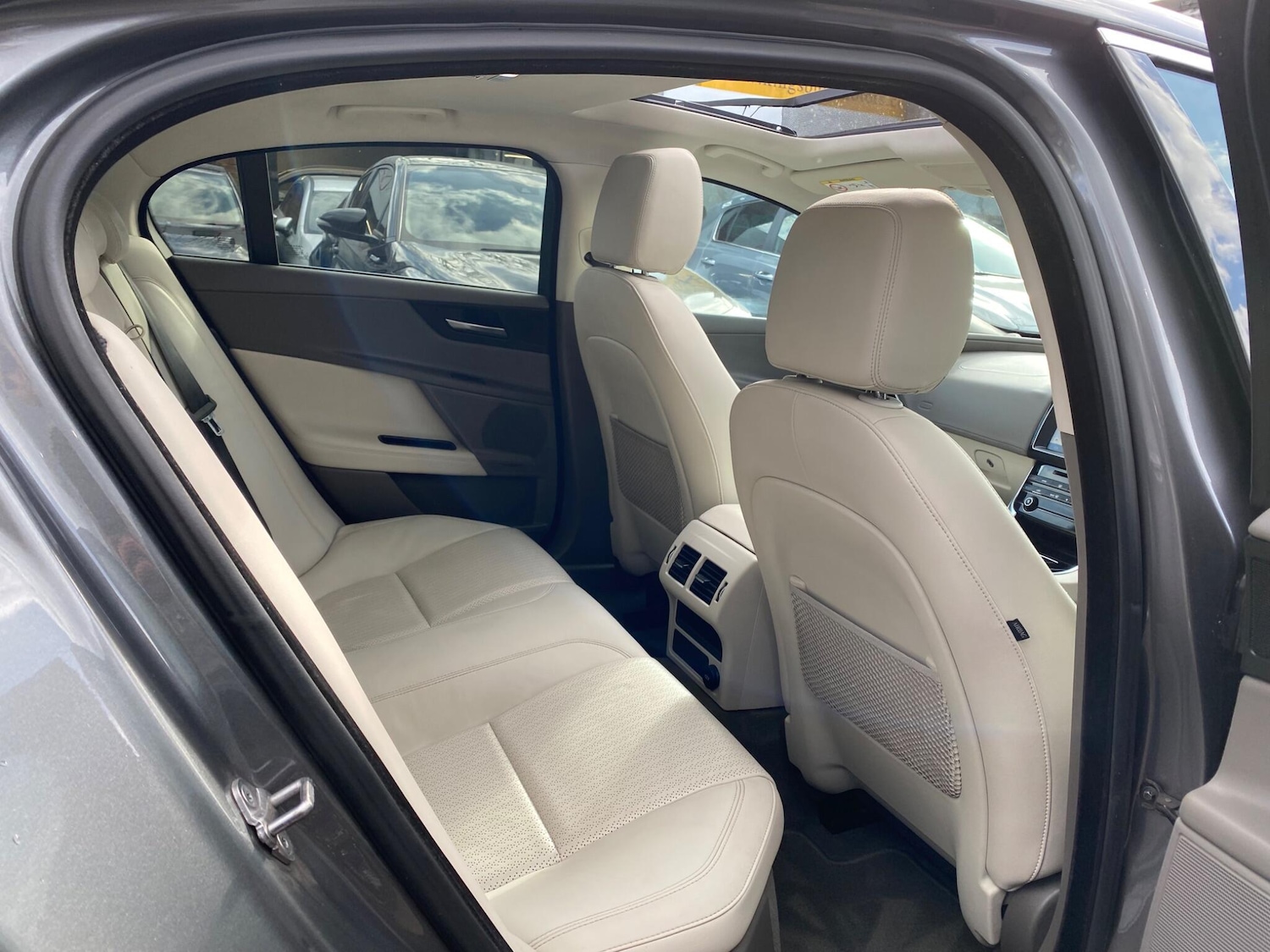 Used Jaguar XE 2017 for sale - 78141587: Photo 23